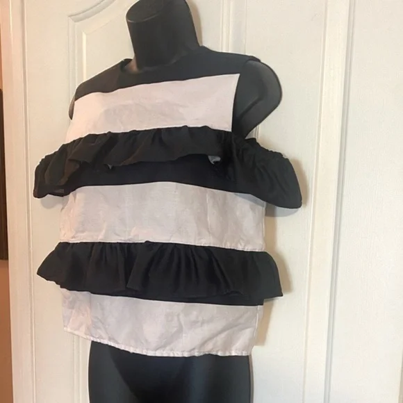 “GOEN.J” Striped Off the Shoulder Ruffle Top